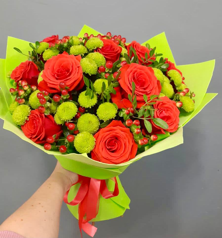 Букет цветов из: Хризантемы и Розы в Михайловском Республика Северная Осетия - Алания