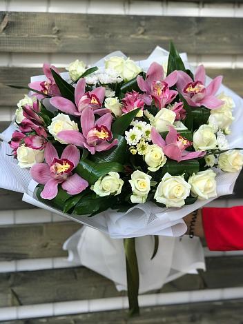 Букет цветов из: Розы и Хризантемы в Михайловском Республика Северная Осетия - Алания