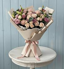 Букет цветов из:  Розы и Лизиантусы в Михайловском Республика Северная Осетия - Алания