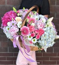 Композиция солнечный день в Михайловском Республика Северная Осетия - Алания Цветочная композиция из Розы, Хризантемы, Пионы и Лизиантусы в корзине в Михайловском Республика Северная Осетия - Алания