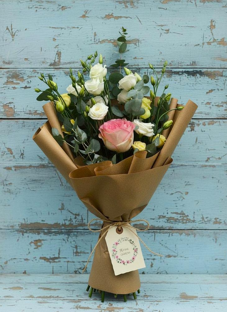 Букет цветов из: Розы и Лизиантусы в Михайловском Республика Северная Осетия - Алания