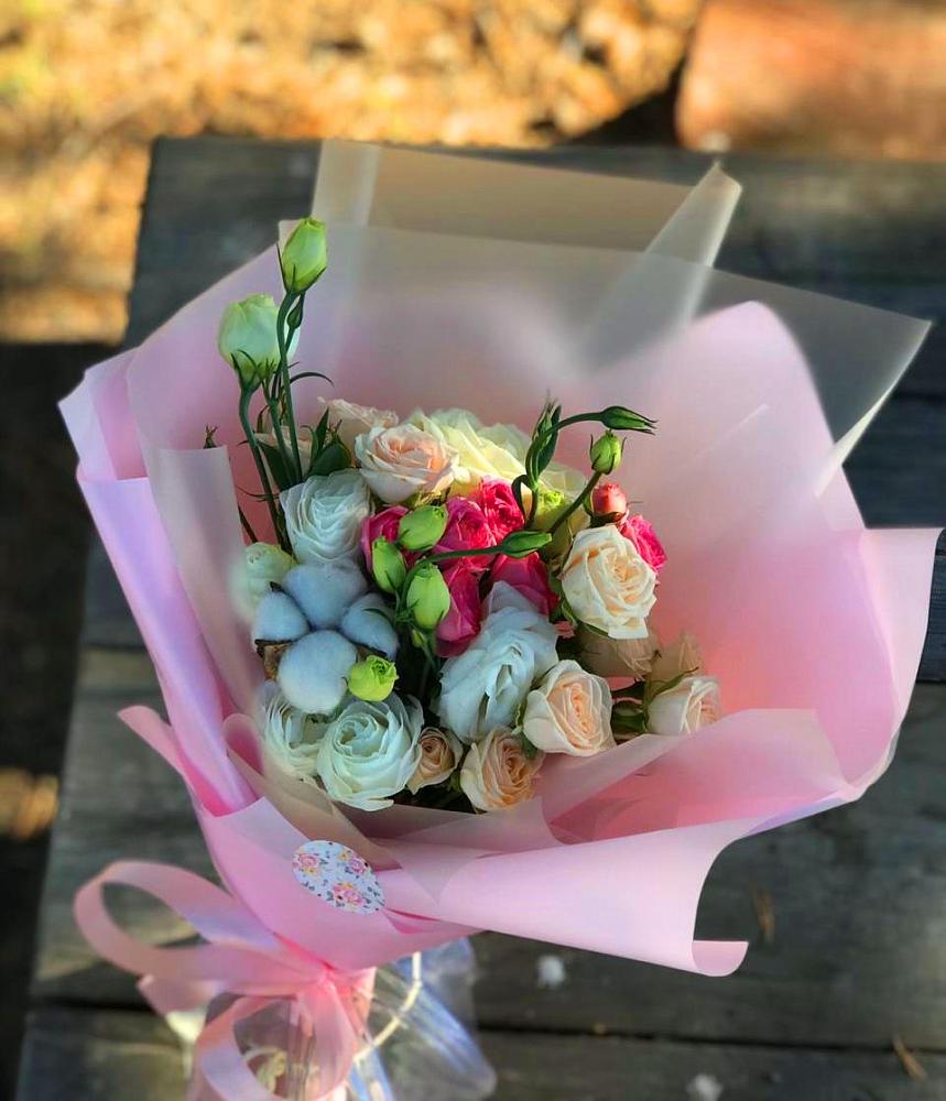 Букет цветов из: Розы и Лизиантусы в Михайловском Республика Северная Осетия - Алания