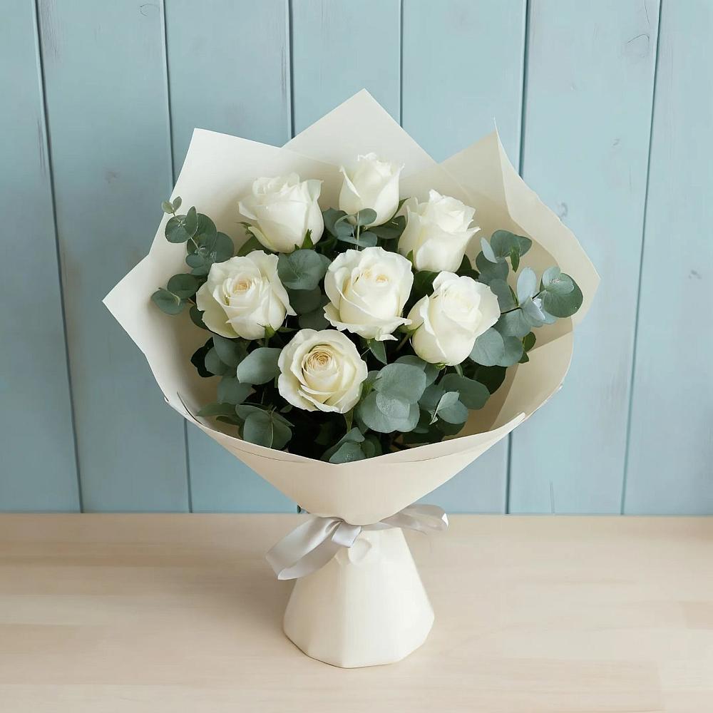 Букет Белые розы в Эвкалипте в Михайловском Республика Северная Осетия - Алания