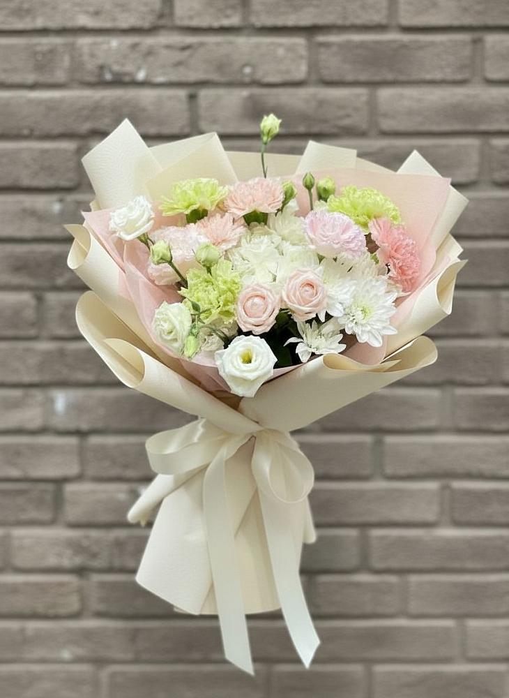 Букет цветов из: Гвоздики, Розы, Лизиантусы и Хризантемы в Михайловском Республика Северная Осетия - Алания