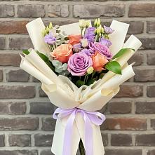 Букет цветов из:  Лизиантусы и Розы в Михайловском Республика Северная Осетия - Алания