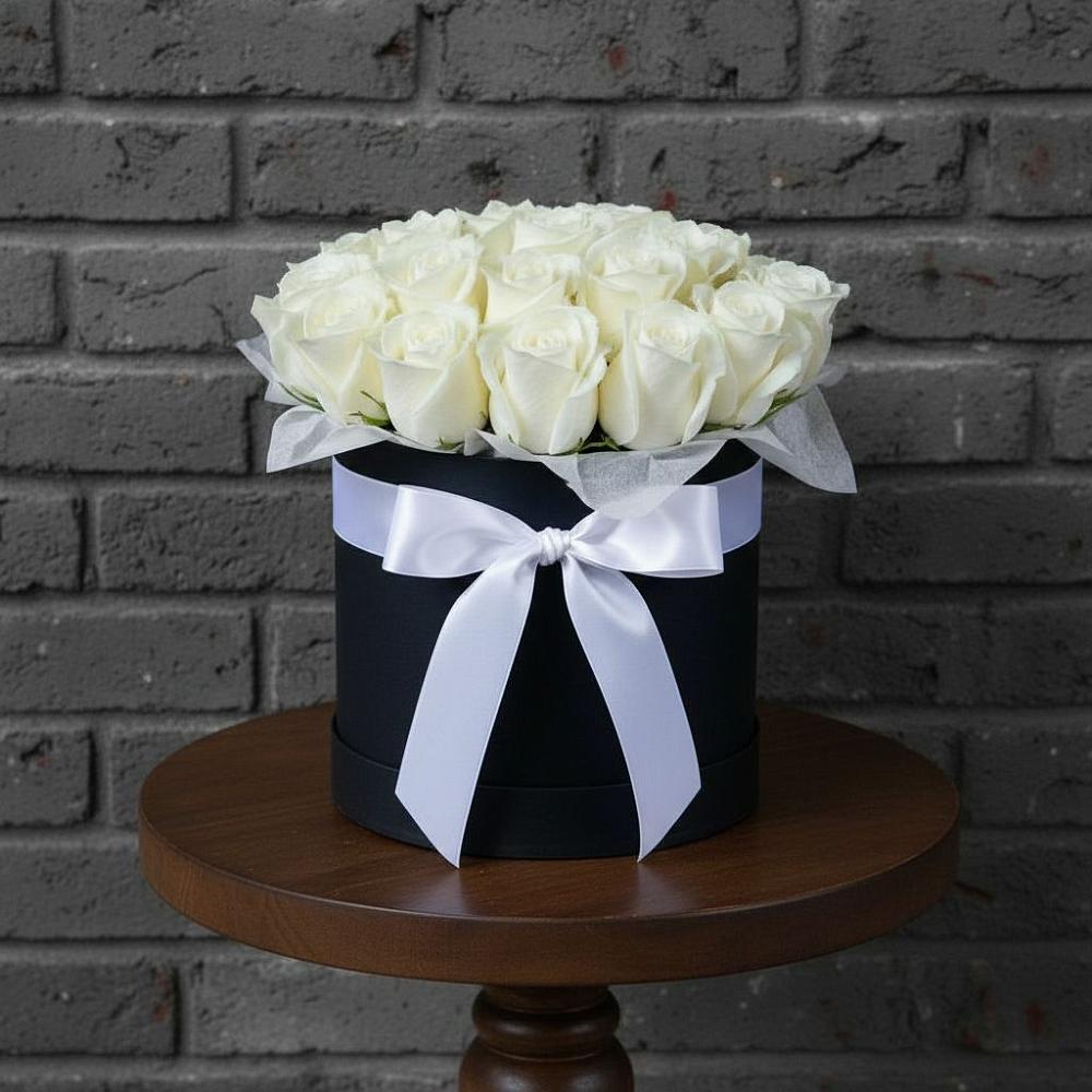 Цветочная композиция из Розы в шляпной коробке в Михайловском Республика Северная Осетия - Алания